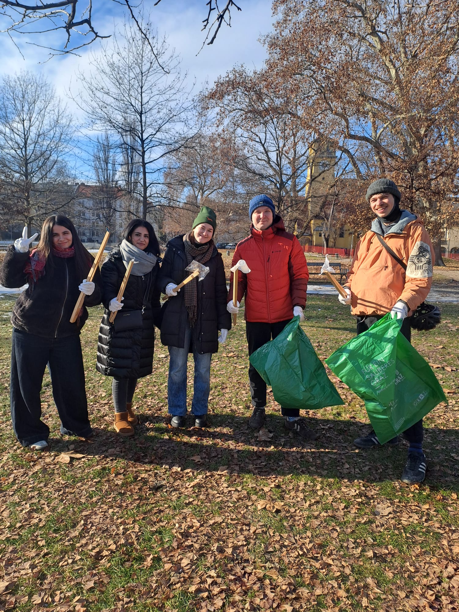 Du betrachtest gerade Saubere Wege, starke Botschaft – Winterliche Müllsammelaktion